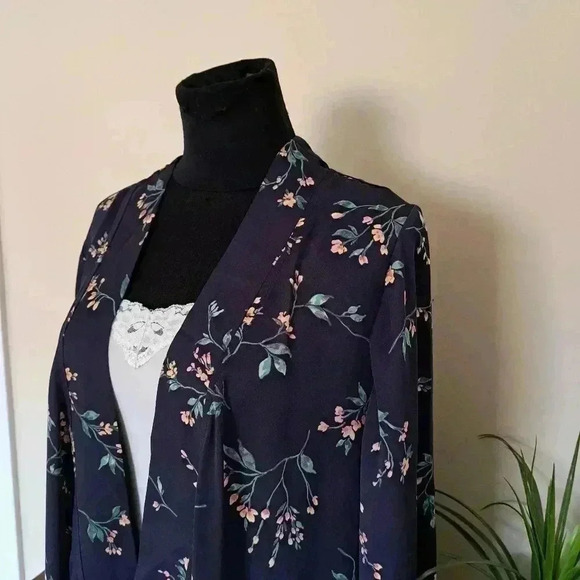 New Tahari Floral Open Top Kimono Style Blue Small Medium Lightweight Shirt - Picture 16 of 16